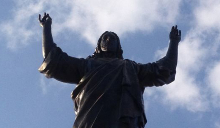 Siria. Il “miracolo” della statua di Gesù alta 39 metri, che ha fermato per tre giorni la guerra tra governo e ribelli