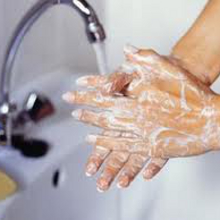 I saponi disinfettanti hanno più rischi che benefici