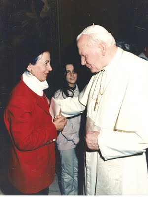 Flora con Giovanni Paolo II 1996