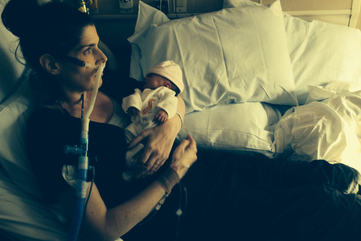 La scelta di Elisabeth, la mamma che ha rifiutato le cure anti-tumore per far nascere la piccola Lily