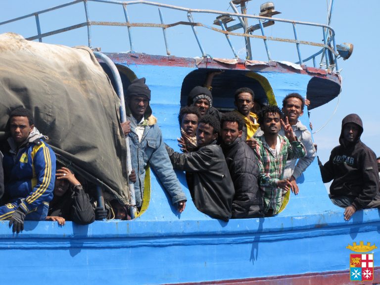 L’Europa ci scarica nell’emergenza profughi? E noi obblighiamola a coinvolgersi: chiudiamo Mare Nostrum