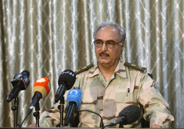 Libia. Esercito appoggia ex generale contro le milizie islamiste