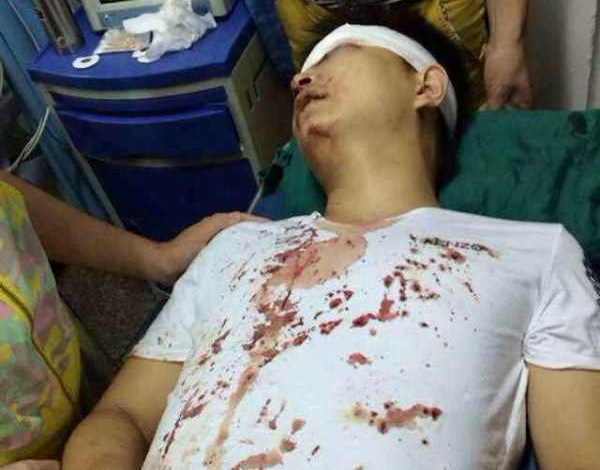 Cina. Cristiani difendono la croce della chiesa dalla demolizione, 500 poliziotti li massacrano di botte. «Noi pronti a morire per la fede»