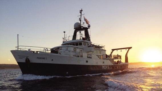 nave-regina-catambrone-migranti-italia