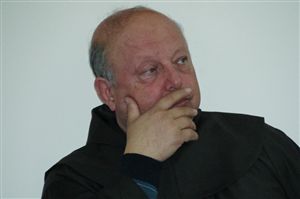 Siria. Padre Hanna è agli “arresti domiciliari”. Gli estremisti islamici lo processano per “collaborazionismo con Assad”