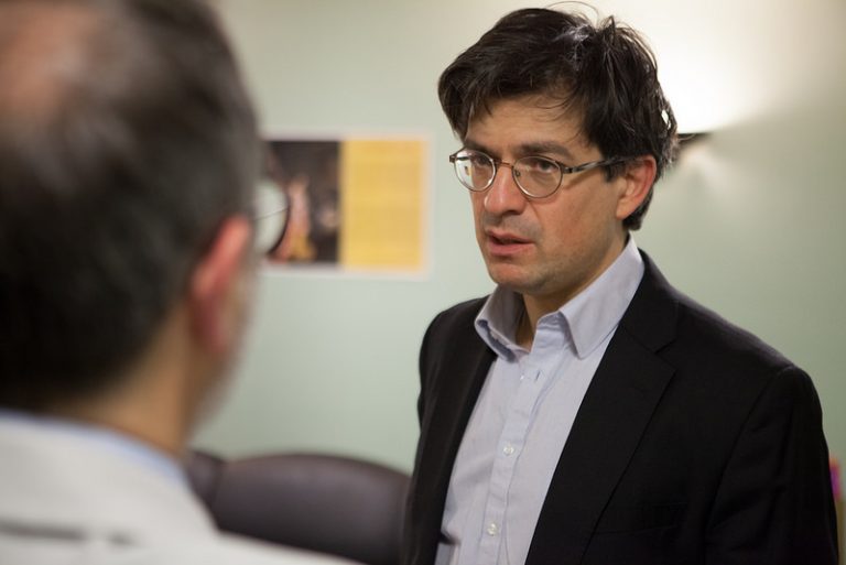 “La posizione dell’uomo che prega è la posizione dell’uomo per eccellenza”. Hadjadj racconta la sua “conversione”