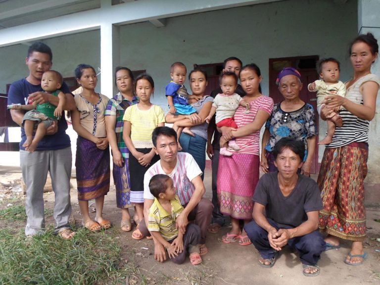 Laos. «Tornate all’animismo»: 25 cristiani rifiutano di abiurare e i comunisti li cacciano dalle loro case