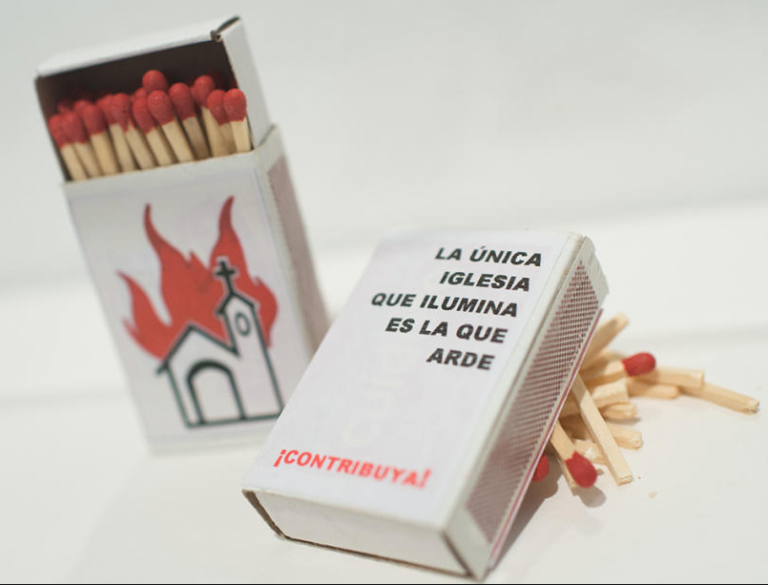 Madrid, battaglia contro la mostra d’arte femminista che invita a bruciare le chiese