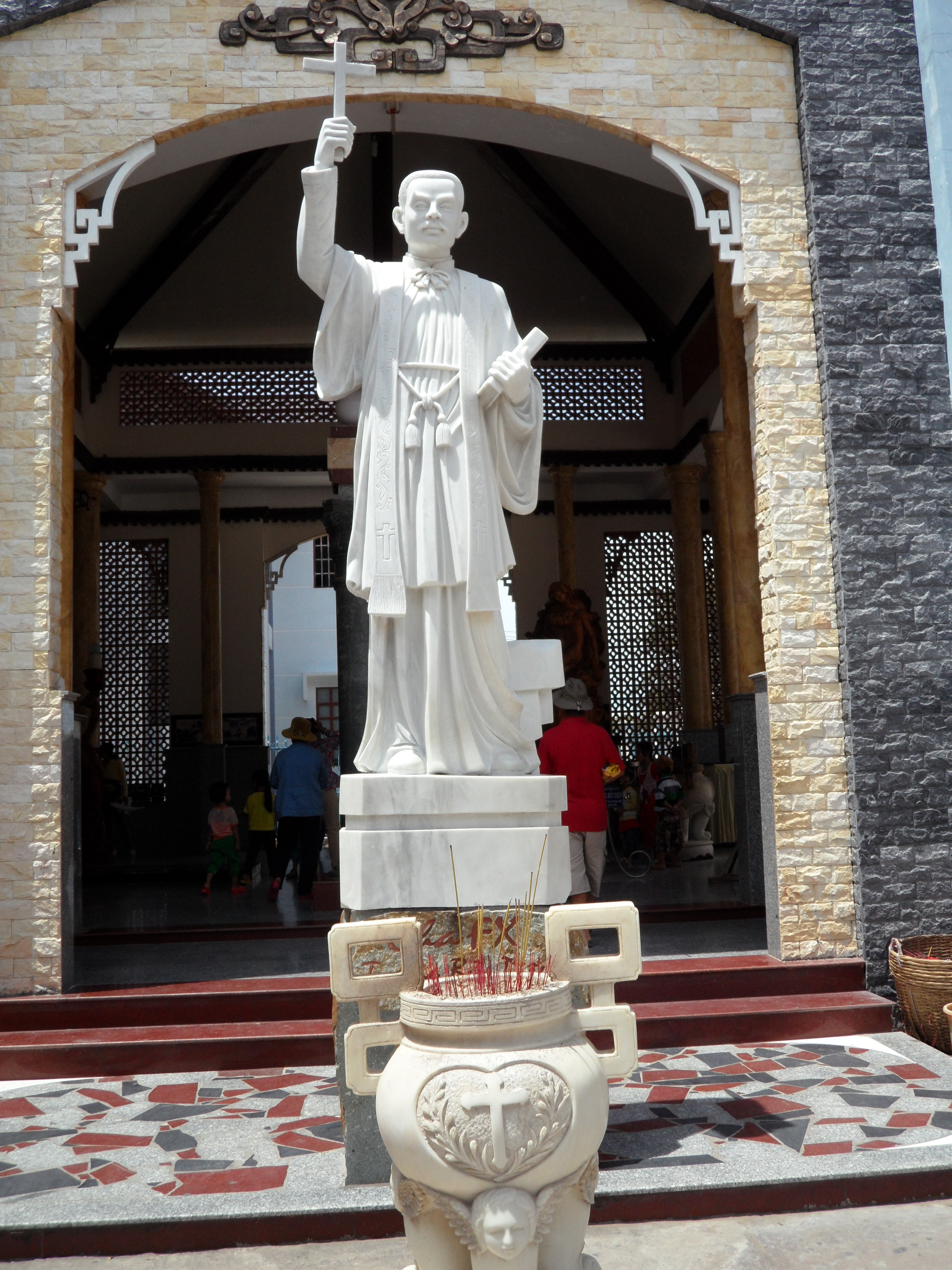 vietnam-santo-padre-diep-comunismo2