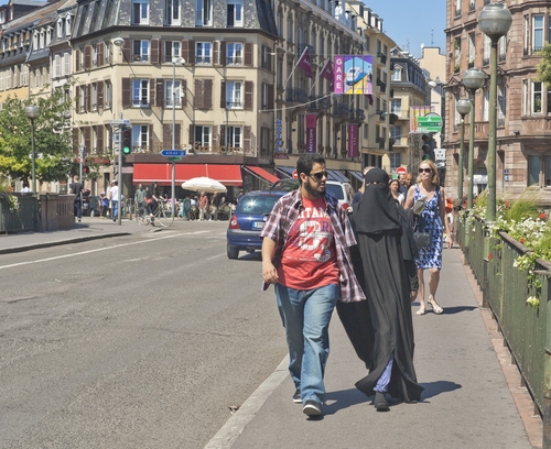 Le moschee in Francia. Come ti svendo la sacra laïcité per la soumission