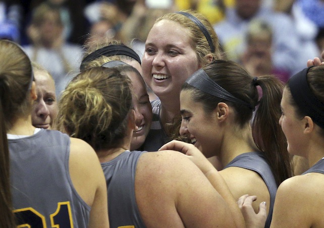 «Non sono caduta, ho aggredito dolcemente il pavimento». Storia di Lauren Hill