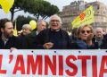 Marco Pannella e Emma Bonino durante la marcia di Natale organizzata dai Radicali dal titolo: "Carceri, amnistia e giustizia" a Roma, 25 dicembre 2013. 
ANSA/CLAUDIO PERI