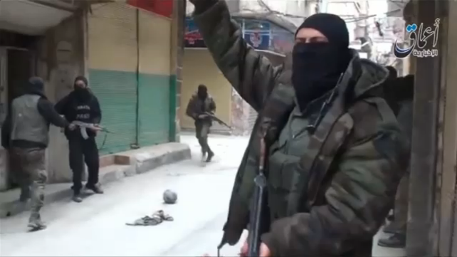 Siria. A Yarmuk i jihadisti «giocano a calcio con le teste mozzate dei palestinesi»