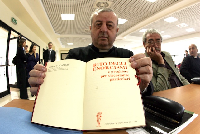 «Il diavolo esiste e bisogna parlarne. Oggi si diffonde attraverso ideologie, individualismo e relativismo»