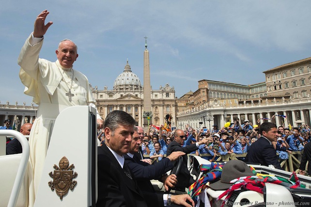 Papa Francesco: «Nessun Erode può spegnere la speranza. La Chiesa vi vuole testimoni»