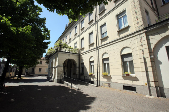 sacra-famiglia-istituto-cesano-boscone-ansa