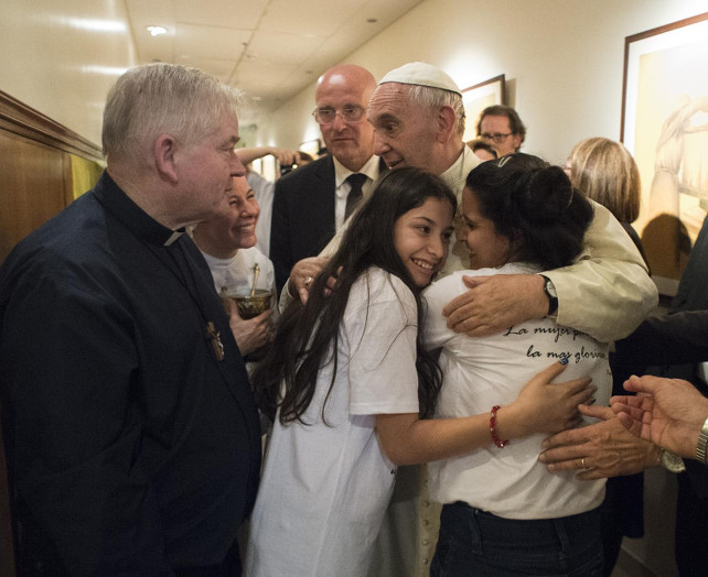 «Gesù Eucarestia, il suo Vicario, e questo povero peccatore». Padre Aldo Trento racconta l’incontro con papa Francesco