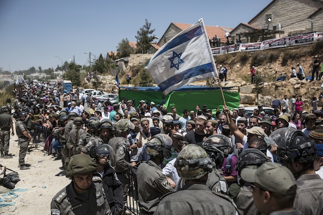 Coloni attaccati a Gerusalemme. Non si fermano le violenze tra israeliani e palestinesi