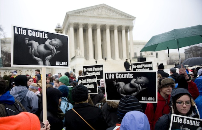 «L’aborto mi ha resa felice». #ShoutYourAbortion, la campagna in difesa di Planned Parenthood