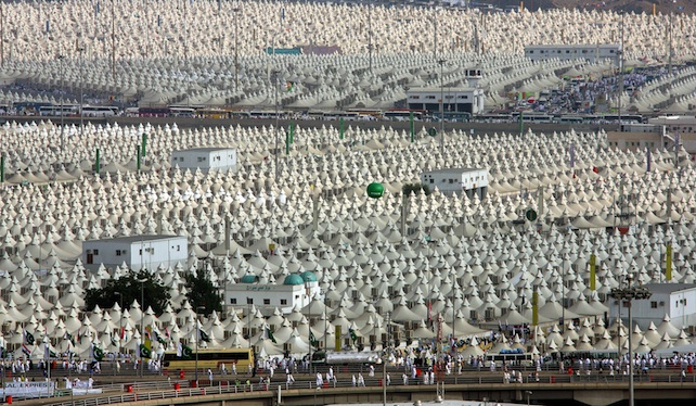 L’Arabia Saudita non accoglie migranti, ma si offre di costruire in Germania 200 moschee per i profughi musulmani