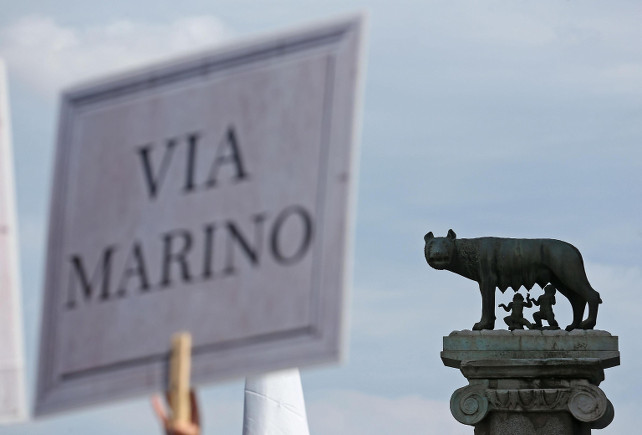 ignazio-marino-roma-protesta-ansa