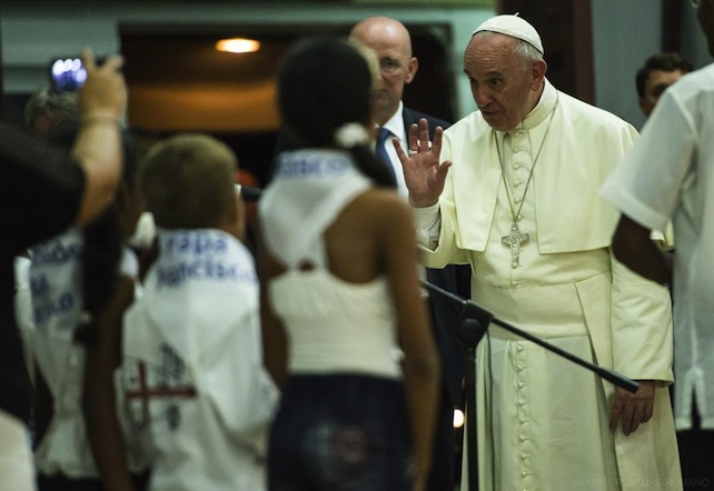 Papa Francesco: «Abbiamo cura delle nostre famiglie, veri centri di umanità»