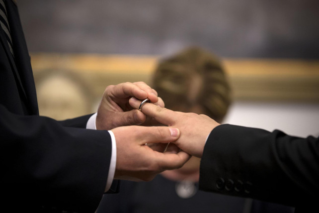 Norvegia, nozze gay. «Chiesa cattolica non celebrerà più matrimoni in rito civile»