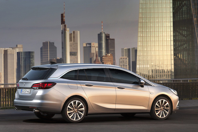 Opel Astra Sports Tourer. Una wagon attraente e aggressiva