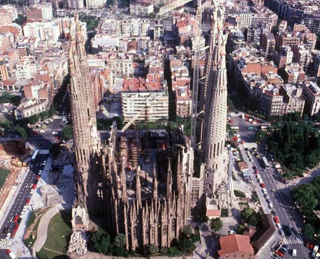 La crociata anticlericale di Barcellona contro la Sagrada Familia