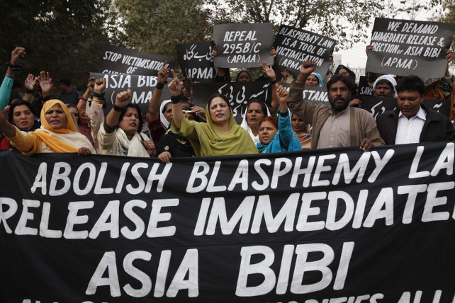 Asia Bibi cinque anni dopo. Così la sua persecuzione «sta cambiando il Pakistan»