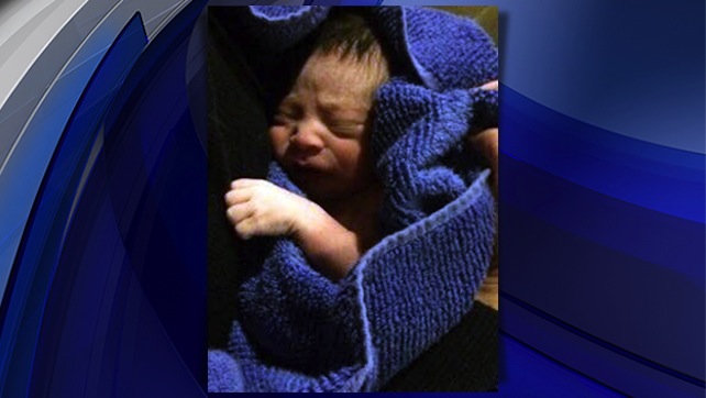 «Miracolo di vita» a New York. Neonata trovata in chiesa nella mangiatoia di Gesù allestita per Natale