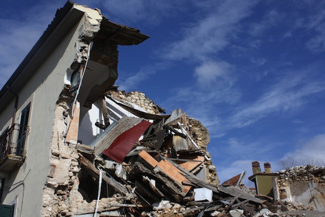 Italia. Dove è più facile prevedere un terremoto che la fine di un processo