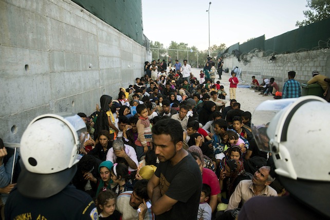 Unione Europea. «Se andiamo avanti così, finiremo di distribuire i migranti presenti in Italia nel 2101»