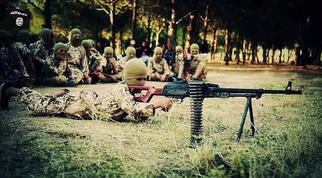 Libia. L’Isis festeggia la “laurea” di 85 «cuccioli del Califfato» diventati kamikaze