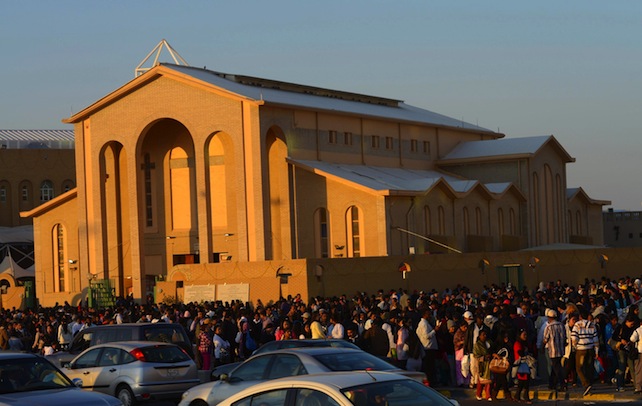 Kuwait. Concesso terreno per costruire una chiesa, rivolta in Parlamento e nella società