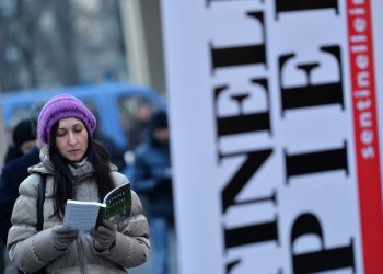 Manifestazione contro il Ddl Cirinn‡ organizzato da "Sentinelle in piedi" presso piazza Lagrange a Torino, 23 gennaio 2016.
ANSA/DRNALESSANDRO DI MARCO