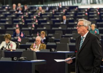 epa05140728 Jean-Claude Juncker, President of the European Commission, delivers his speech about the Preparation of the European Council meeting of 18 and 19 February, in the European Parliament in Strasbourg, France, 03 February 2016.  EPA/PATRICK SEEGER