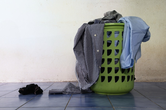 vestiti-sporchi-cesto-shutterstock_372799186