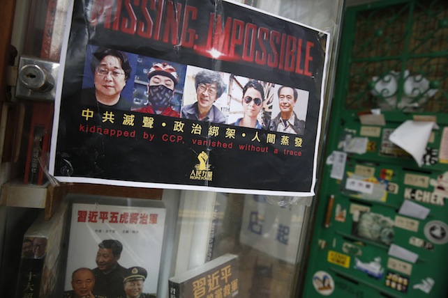 Il caso dei cinque librai rapiti dalla Cina. «A Hong Kong abbiamo paura»