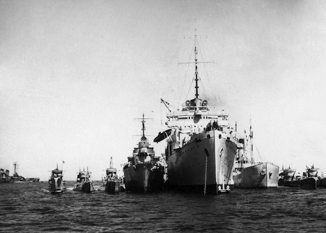 1942, convoglio per la Libia. A bordo un allievo nocchiero di anni 16. Mio padre