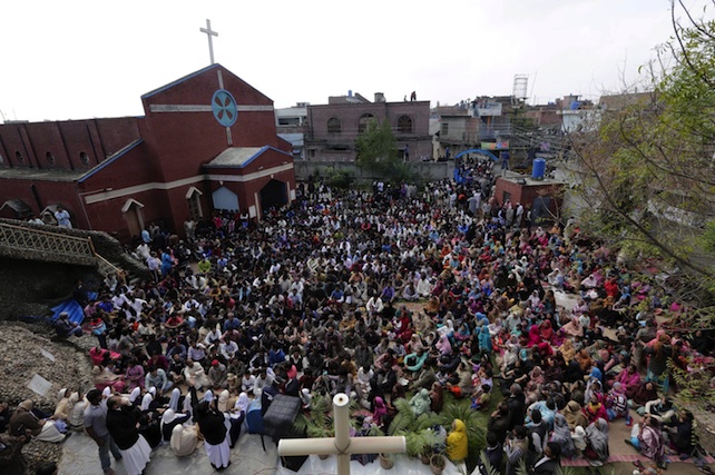 L'”indimenticabile sacrificio” di Basir, che fermò il kamikaze e salvò duemila cristiani pakistani