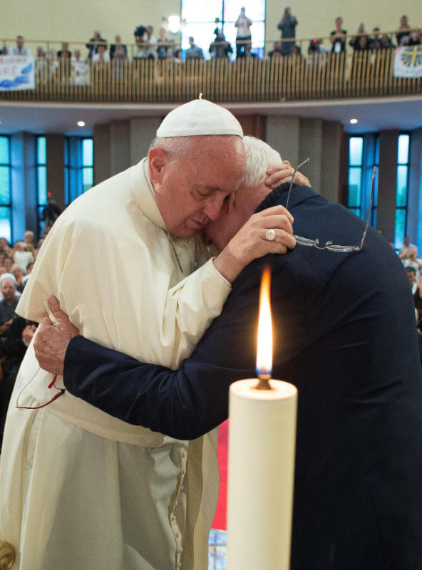 papa-francesco-ernest-simoni-albania-ansa