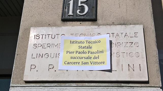 Il preside ricorda: si entra a scuola alle 8.10. E si ritrova il picchetto all’ingresso