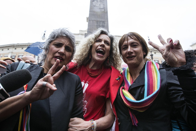 Tutti i costi e le assurdità delle unioni civili