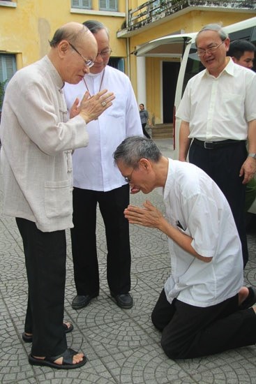 vietnam-padre-van-ly2