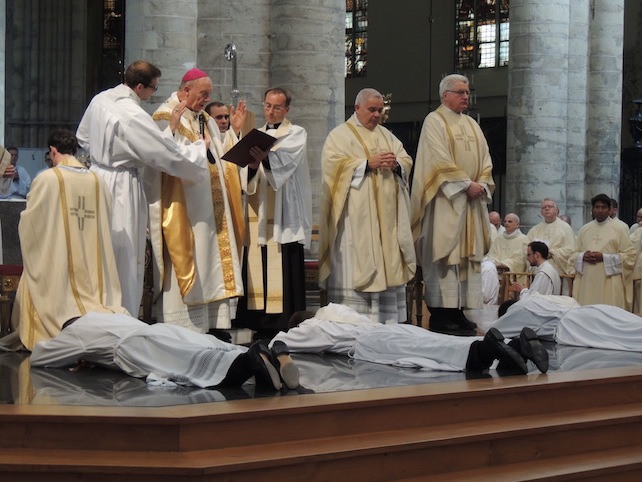 belgio-bruxelles-fraternita-santi-apostoli-leonard