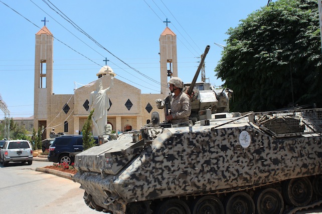 Perché l’Isis manda otto kamikaze in un giorno in un piccolo villaggio cristiano del Libano?