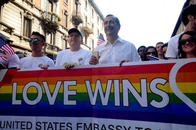 Ora ho capito perché Sala il «cattolico praticante» era in testa al gay pride