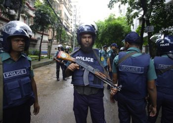 epa05405047 Security officials stand guard in the streets close to the Holey Artisan Bakery, site of a terrorists attack, in Dhaka, Bangladesh, 03 July 2016. A terrorists attack at a popular restaurant in Dhaka left 20 hostages dead and several injured on late 01 July. Bangladesh authority has disclosed the identity of the 22 dead people of whom nine were Italian, seven Japanese, one Indian and five Bangladeshi including one US- born. The police authority said the dead gunmen were the members of local militant group Jamautul Mujahedin (JMB). Military commandos killed six gunmen and rescued 13 hostages alive during the attack, while the Prime Minister Sheikh Hasina announced a two-day national mourning for the victims.  EPA/STR