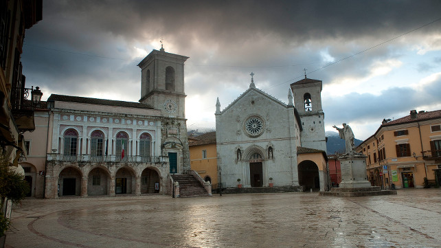 monaci-norcia-basilica